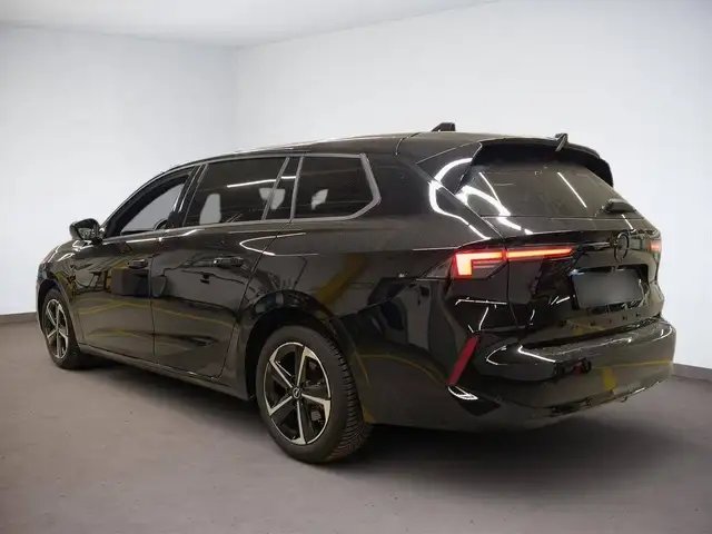 Opel Astra view 3