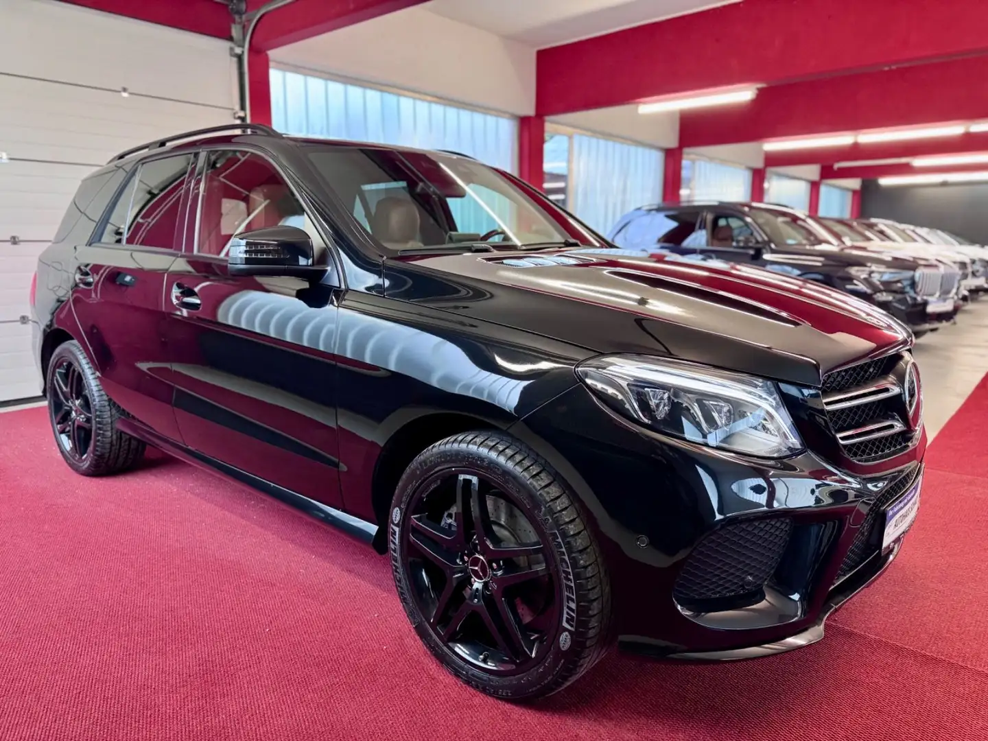 Mercedes-Benz GLE 500 AMG Night Distronic Airmatic AHK Masage Schwarz - 2