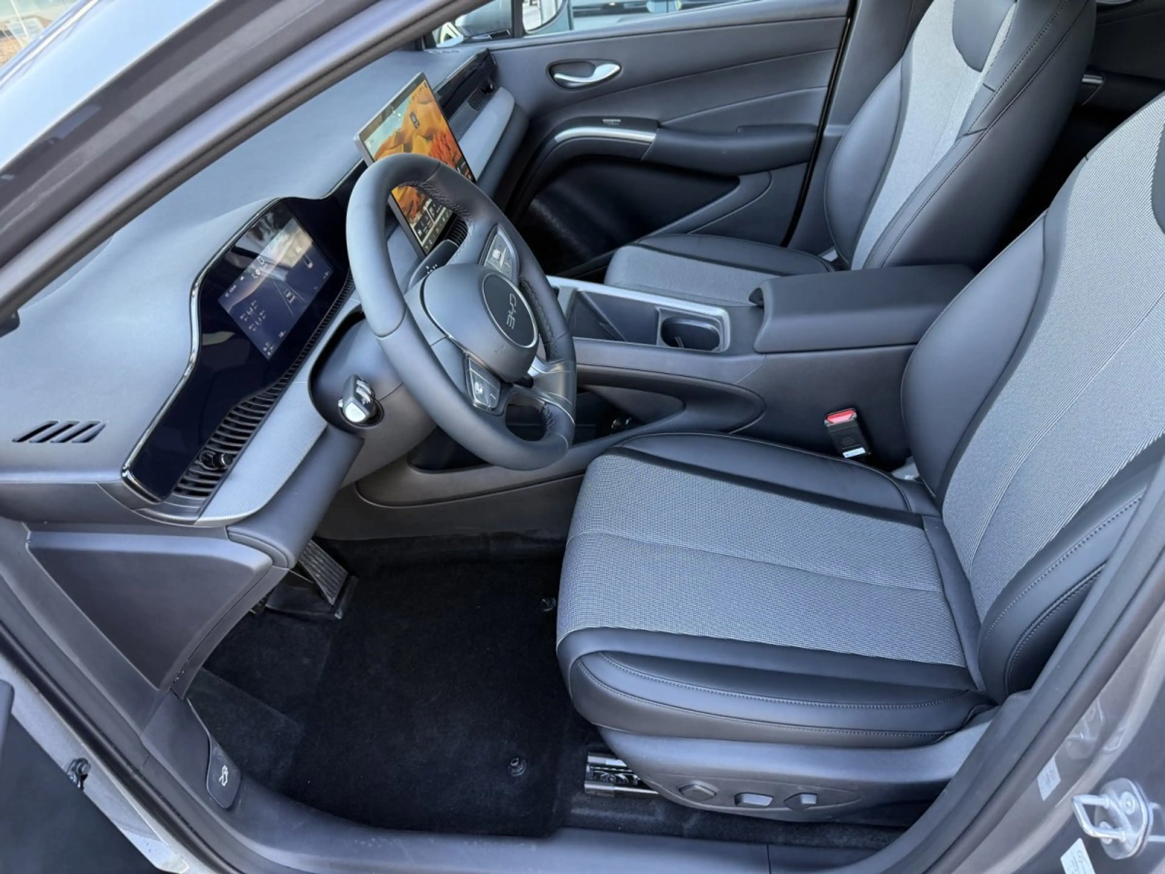 BYD Dolphin G DM-i Comfort*18,3 kWh  *Glasdach*Head-Up*360Grad* — photo 7