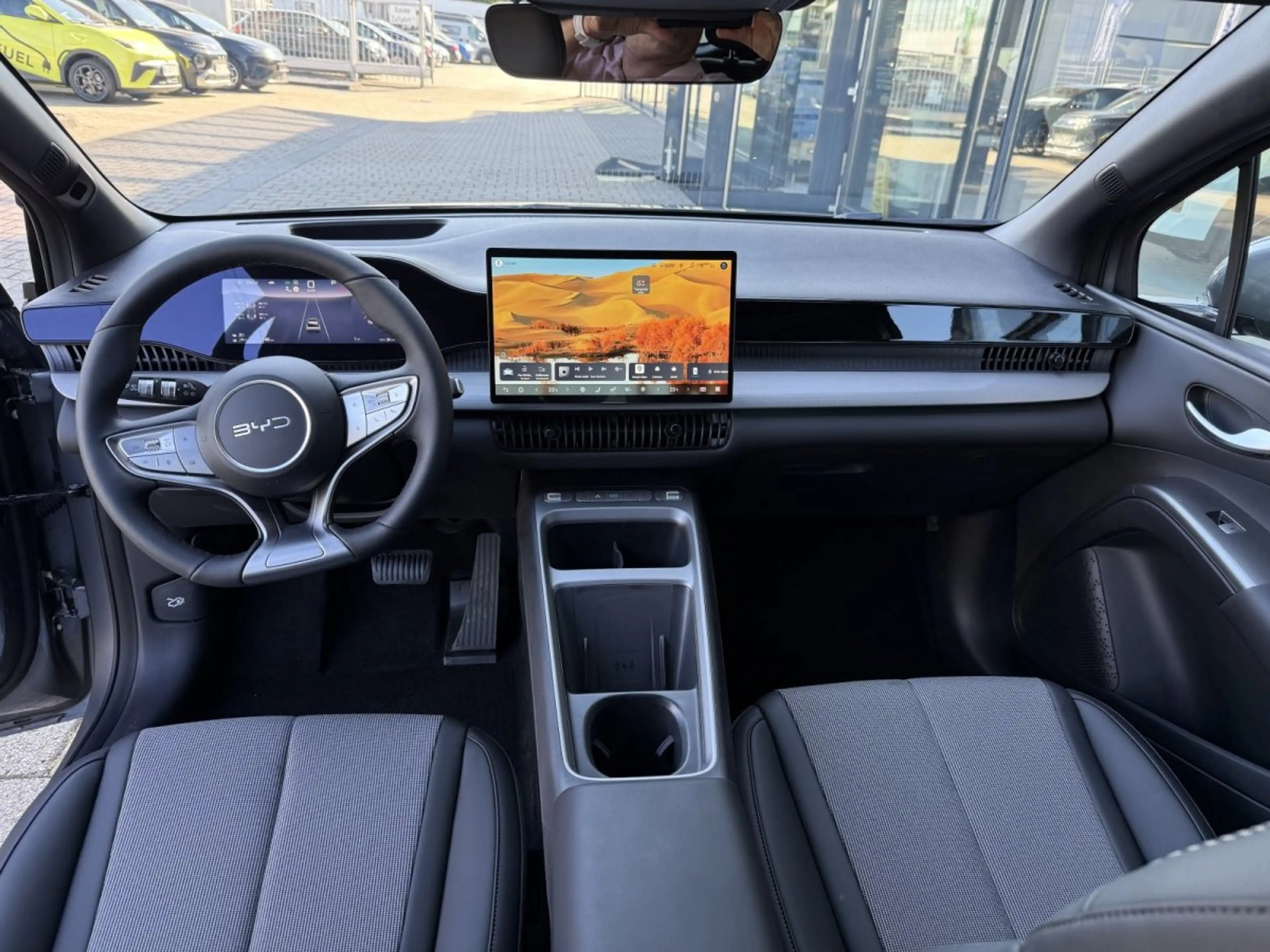 BYD Dolphin G DM-i Comfort*18,3 kWh  *Glasdach*Head-Up*360Grad* — photo 12