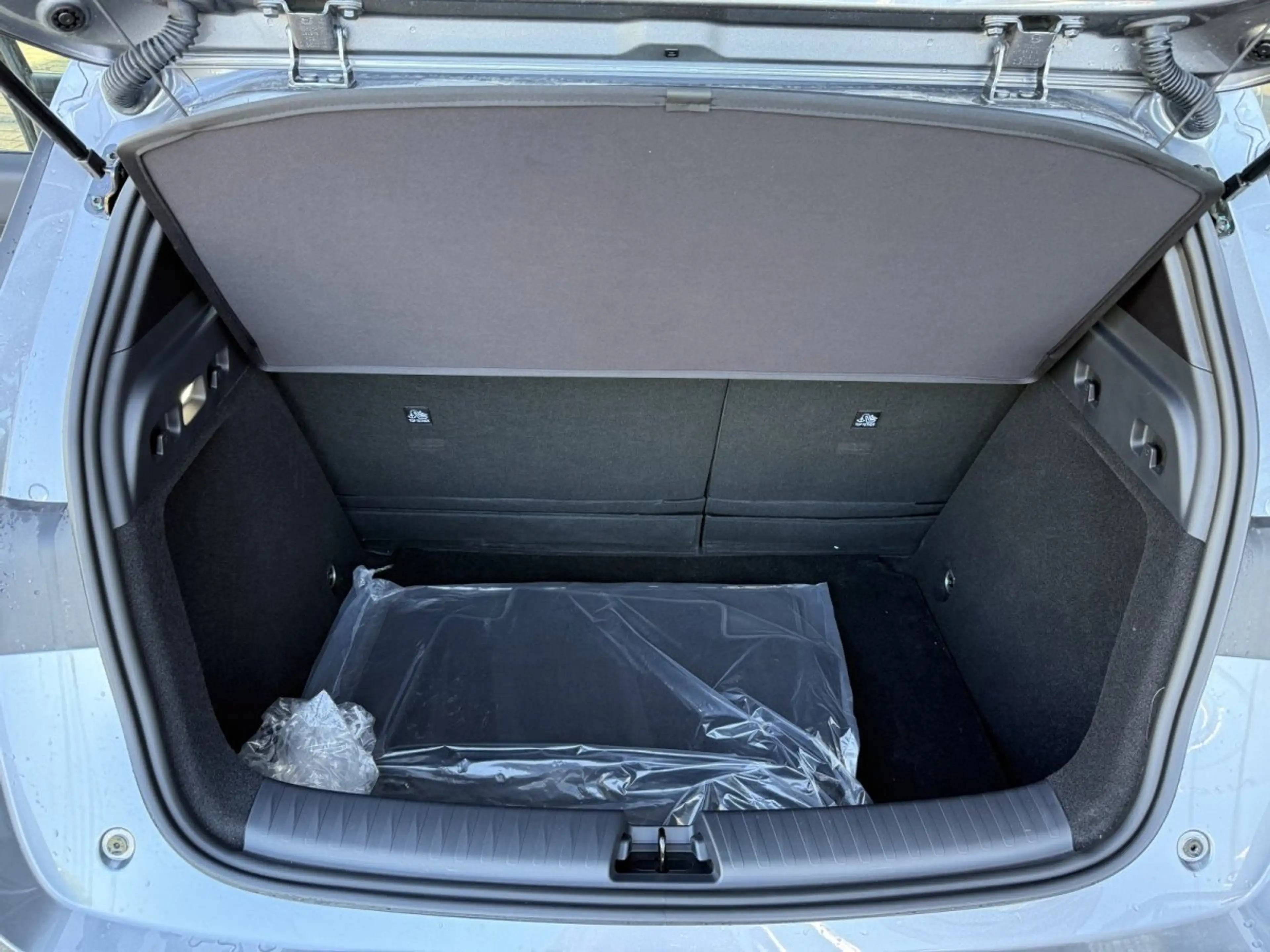 BYD Dolphin G DM-i Comfort*18,3 kWh  *Glasdach*Head-Up*360Grad* — photo 11