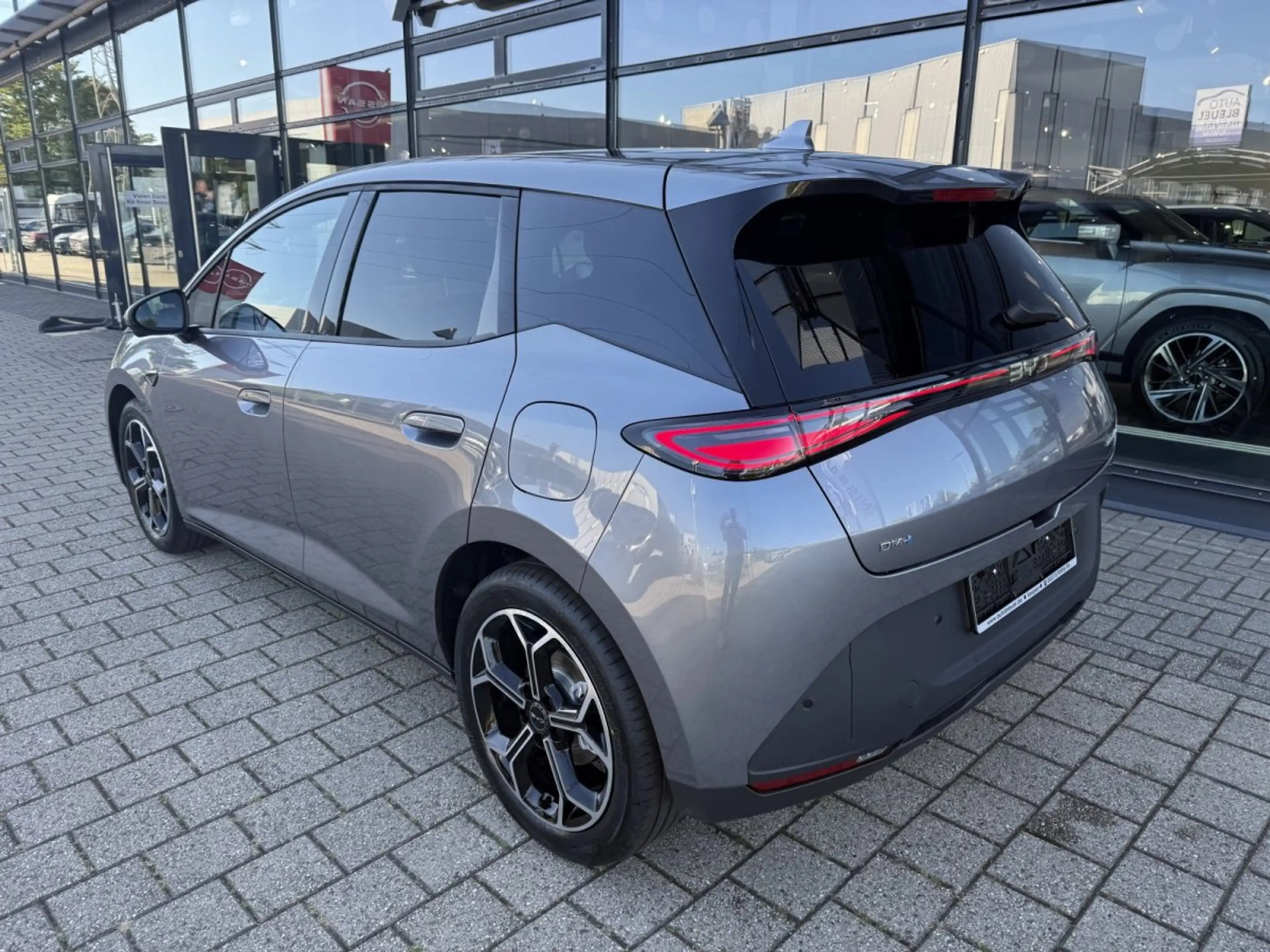 BYD Dolphin G DM-i Comfort*18,3 kWh  *Glasdach*Head-Up*360Grad* — photo 3