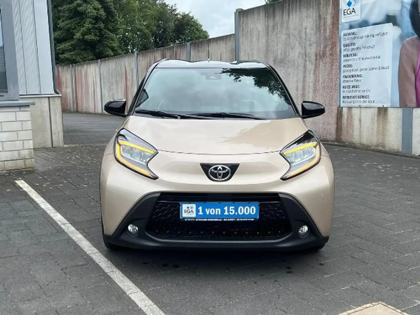 Toyota Aygo X 1.0 VVT-i Sitzhzg - PDC v+h - R.Kam - Kl.autom Beige - 2