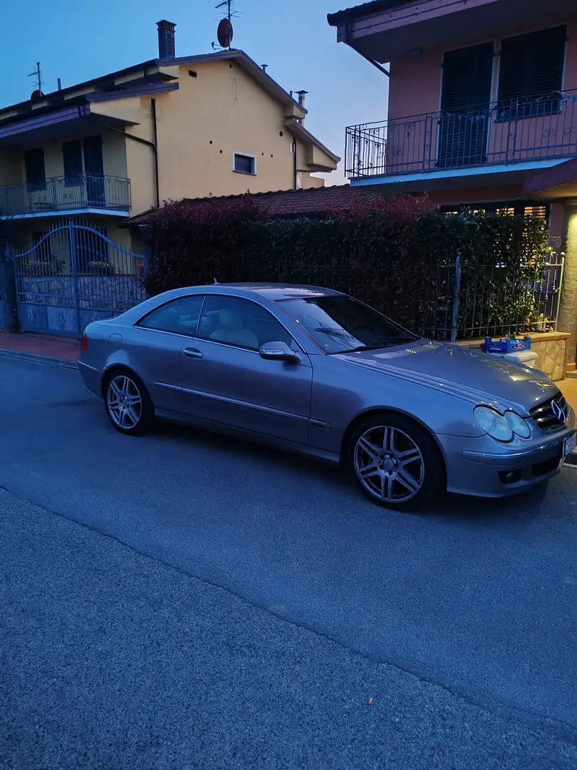 Mercedes-Benz CLK 320 Coupe cdi V6 Avantgarde - 2