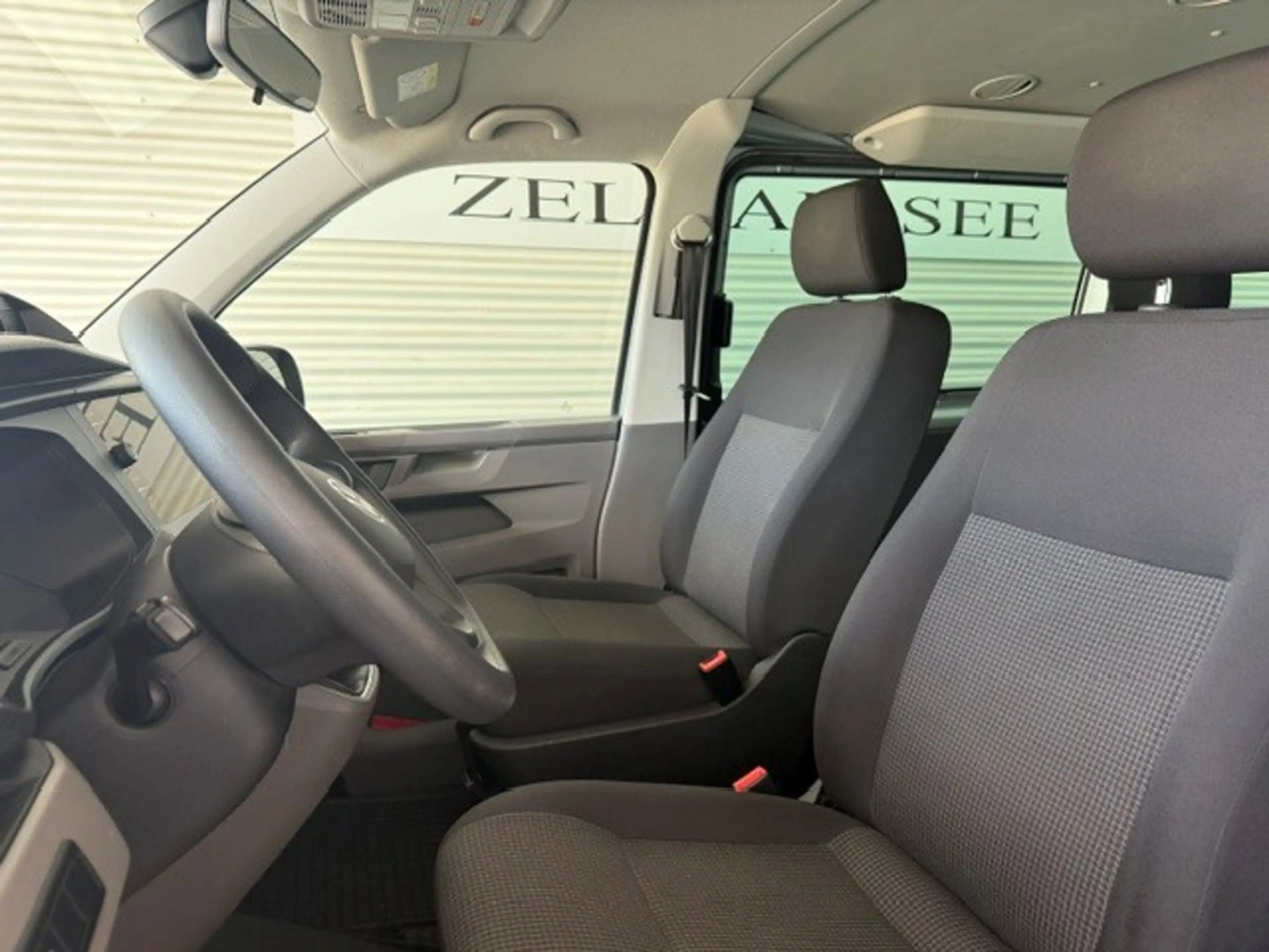 Volkswagen T6.1 Transporter Kombi LR TDI — photo 5