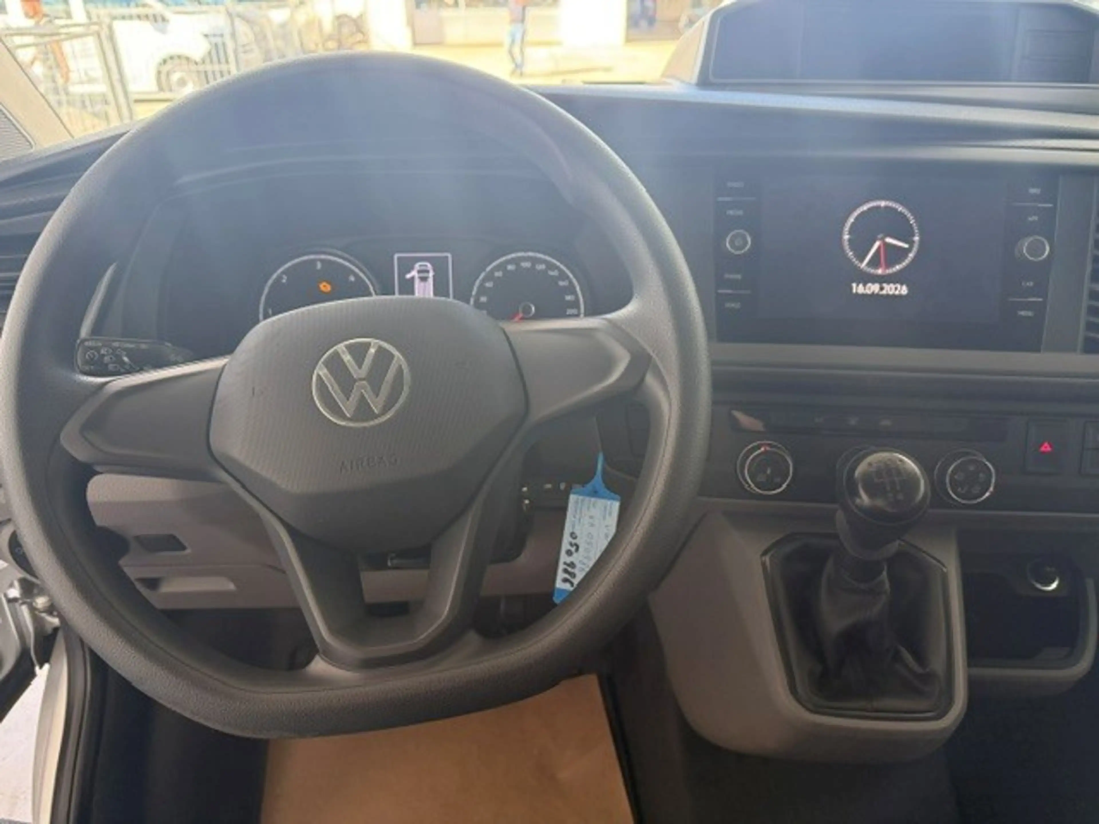 Volkswagen T6.1 Transporter Kombi LR TDI — photo 7