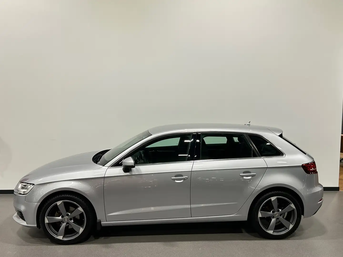 Audi A3 Sportback 1.0 TFSI Sport Lease Edition | Led Kopl. Grau - 2