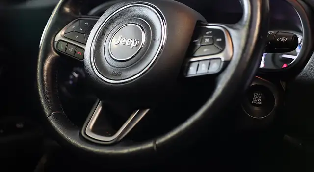 Jeep Renegade view 26