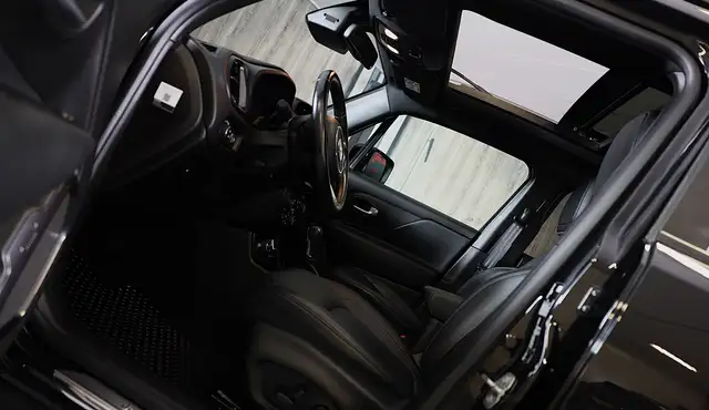 Jeep Renegade view 8