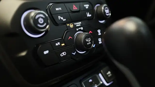 Jeep Renegade view 23