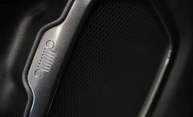 Jeep Renegade view 28