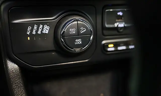Jeep Renegade view 25
