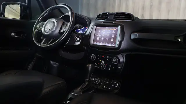 Jeep Renegade view 6