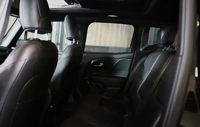 Jeep Renegade view 21