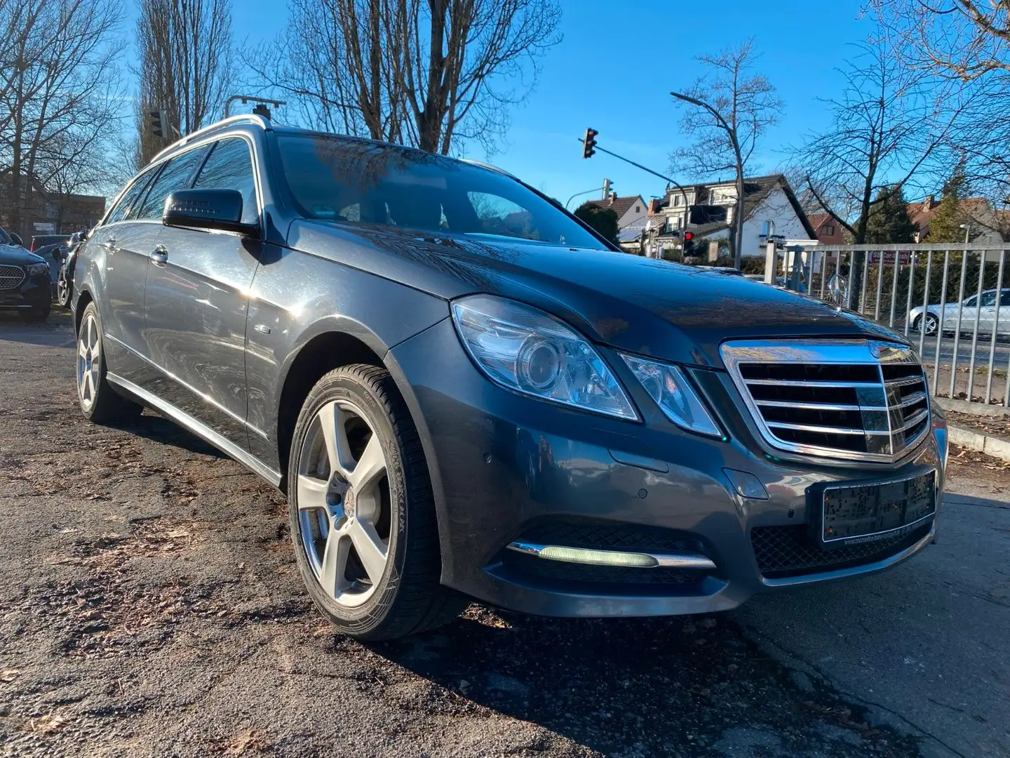 Mercedes-Benz E 350 T CDI 4M/Ava/AHK/Distr/Airmatic/Comand/ILS Grau - 1