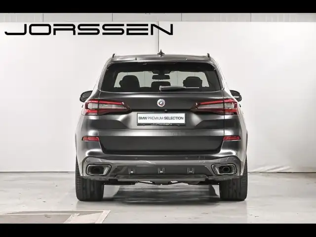 BMW X5 view 4
