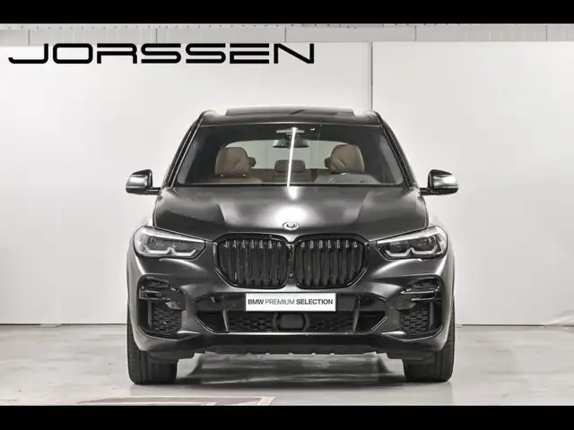 BMW X5 view 2