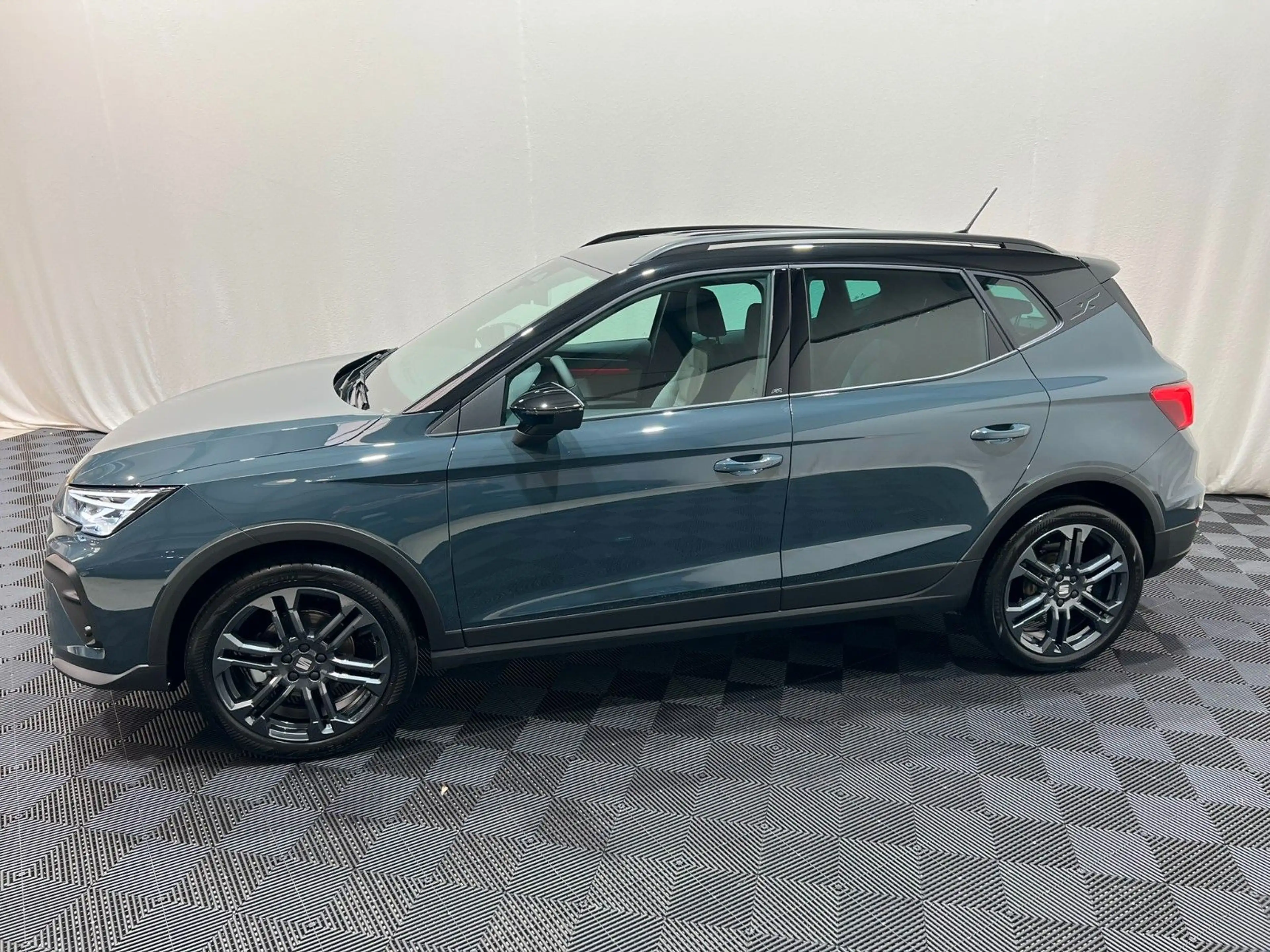 SEAT Arona 1.0 TSI 85kW FR DSG — photo 4