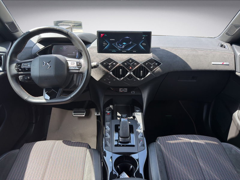 DS Automobiles DS 3 Crossback E-Tense Performance Line — photo 11