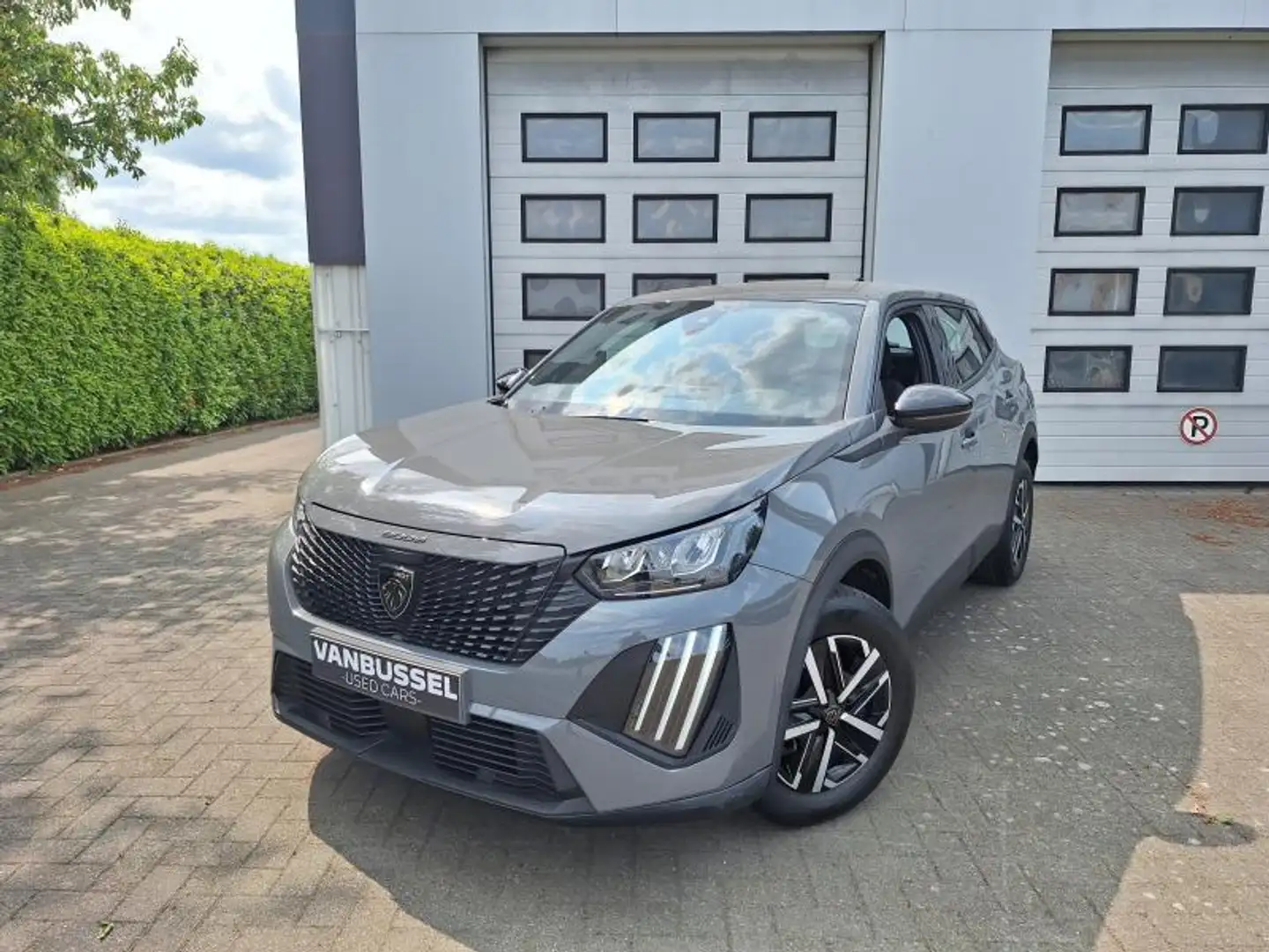 Peugeot 2008 II Active Grijs - 1