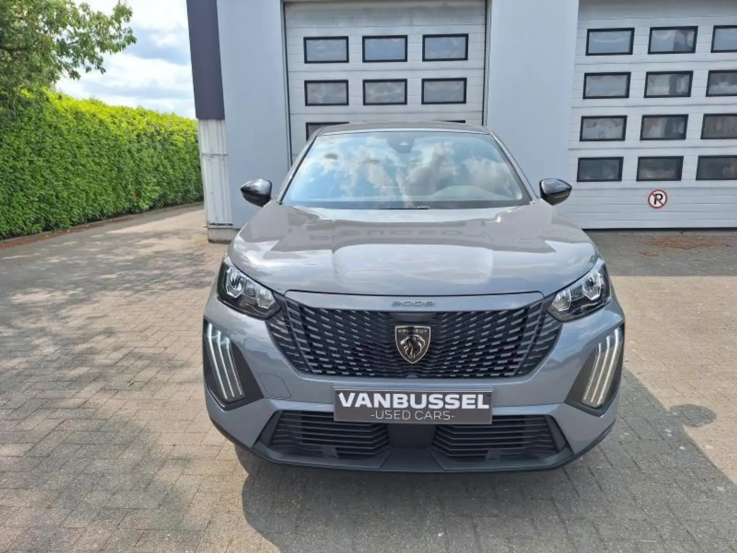 Peugeot 2008 II Active Grijs - 2