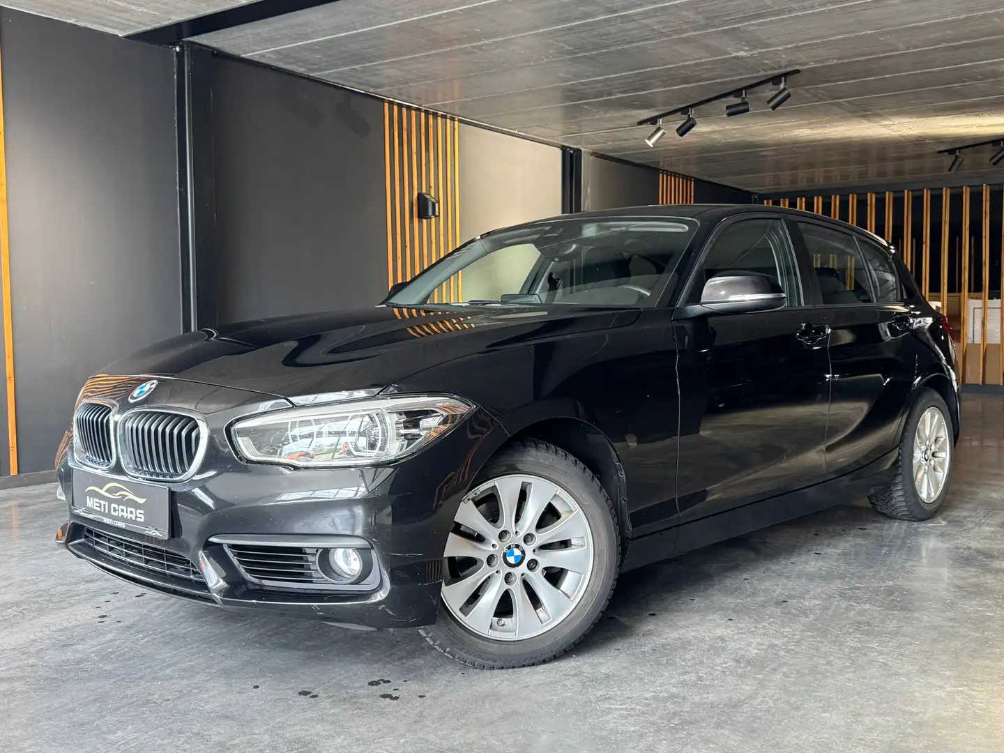 BMW 118 d Aut. Advantage | Stoelverwarming | Navi | - 1
