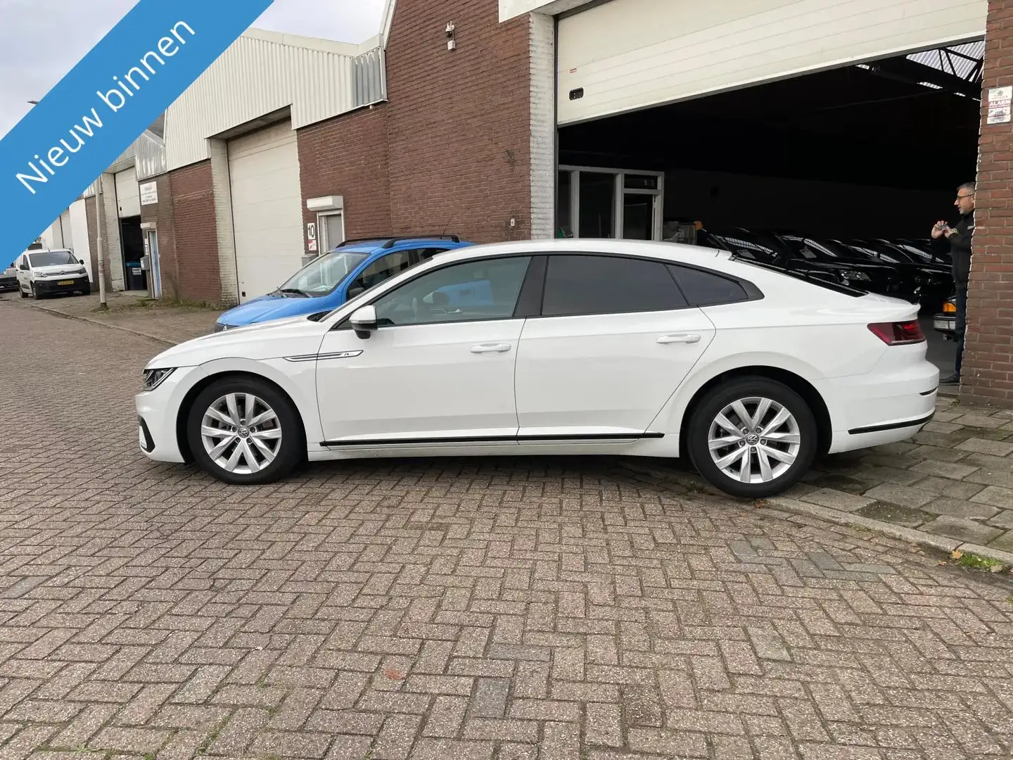 Volkswagen Arteon 2.0 TSI Business R Exclusive Wit - 2