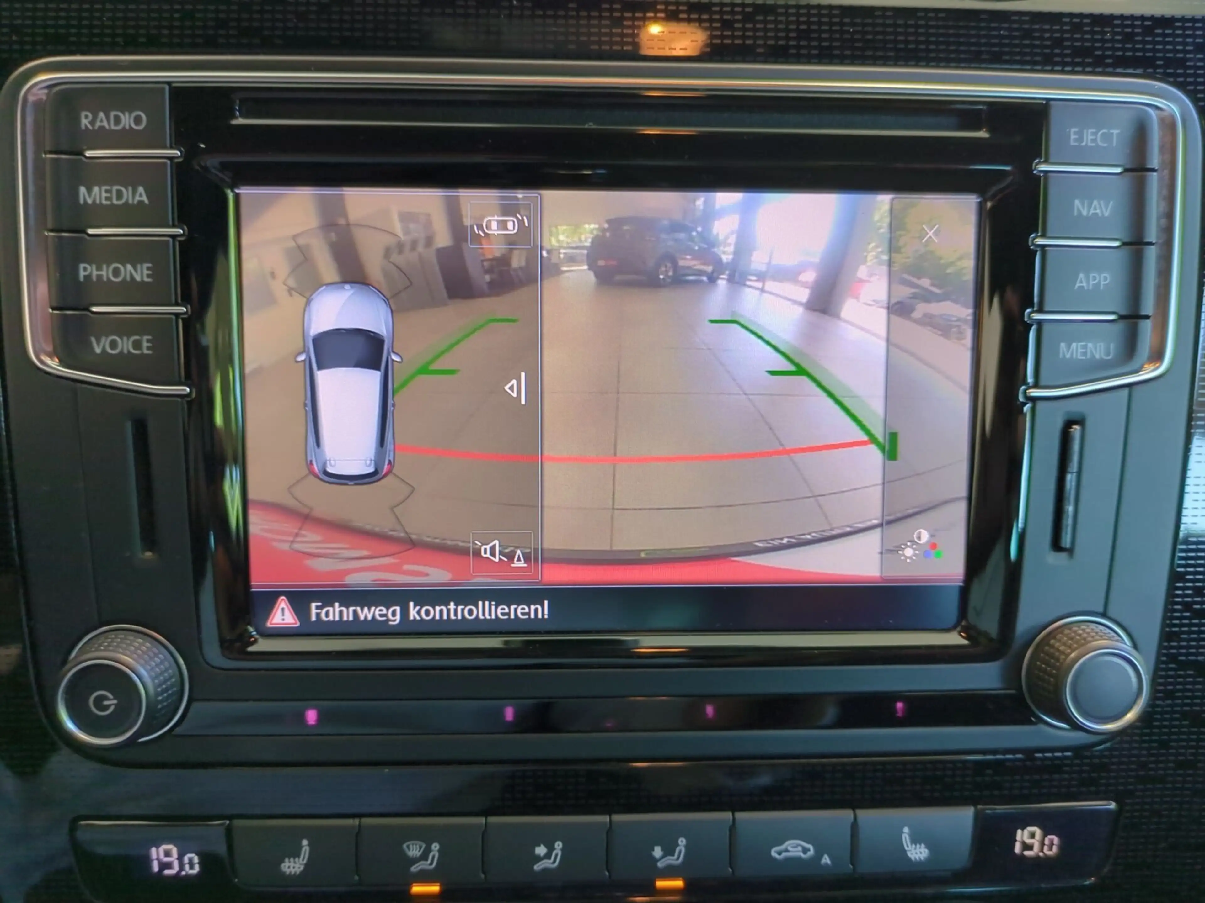 Volkswagen Scirocco 2.0 TSI Sound AUT+Navi+Winterp.+Kam.+LM — photo 15