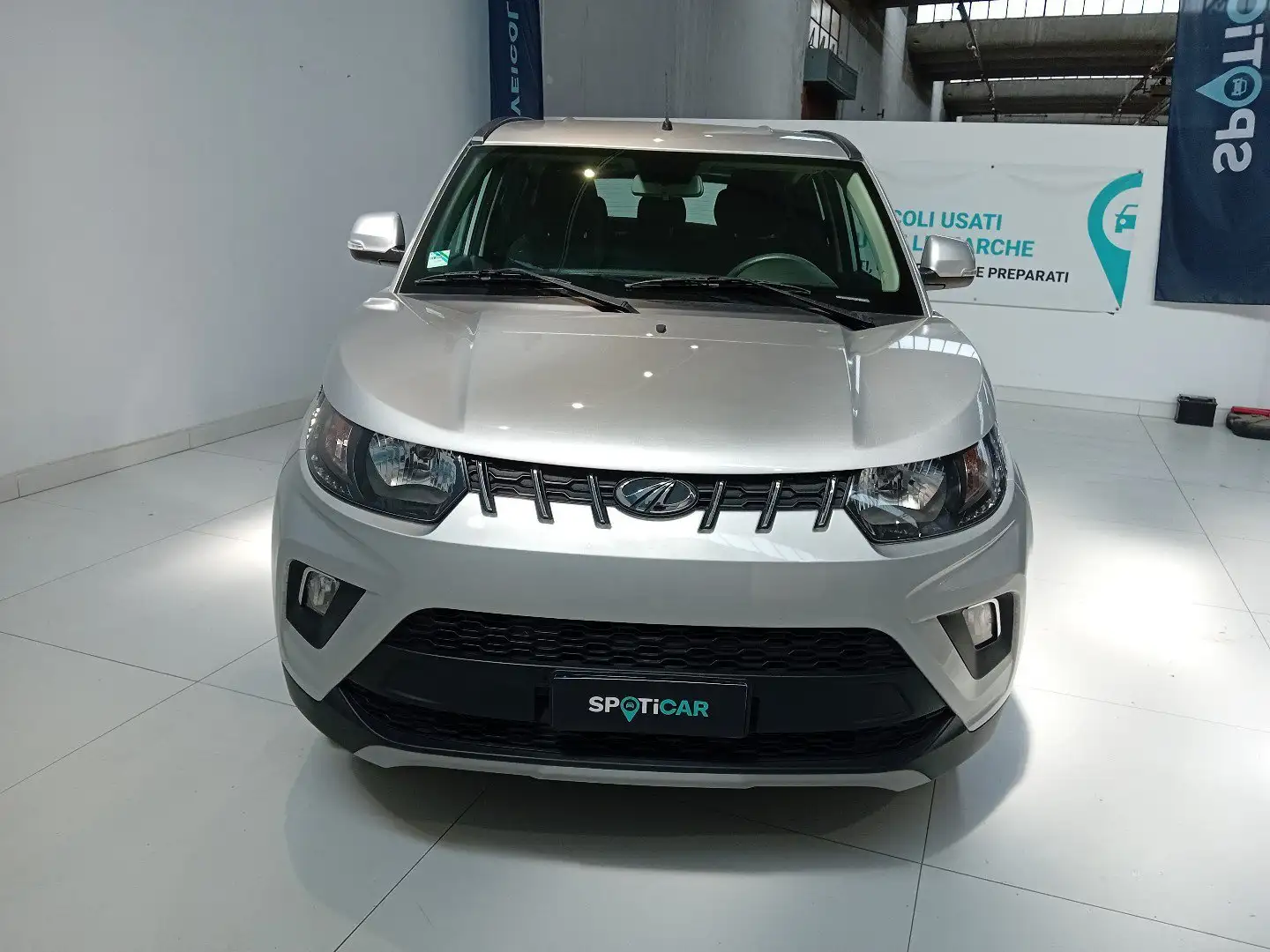 Mahindra KUV100 1.2 Bifuel GPL K6+ Grey - 2