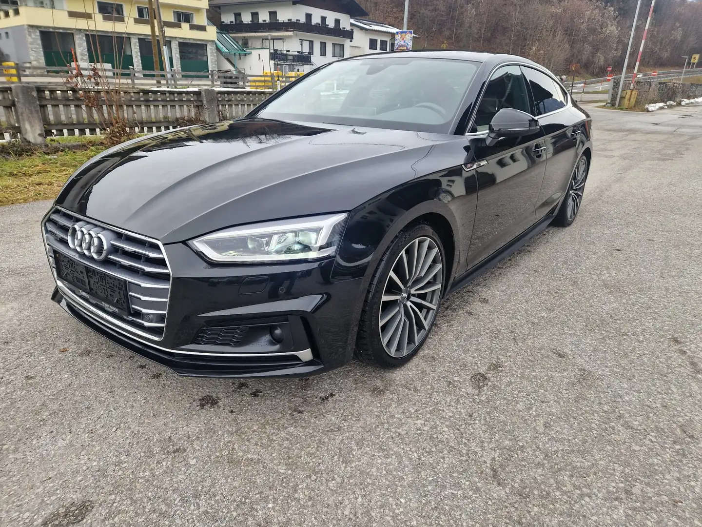 Audi A5 S-line quattro Schwarz - 1