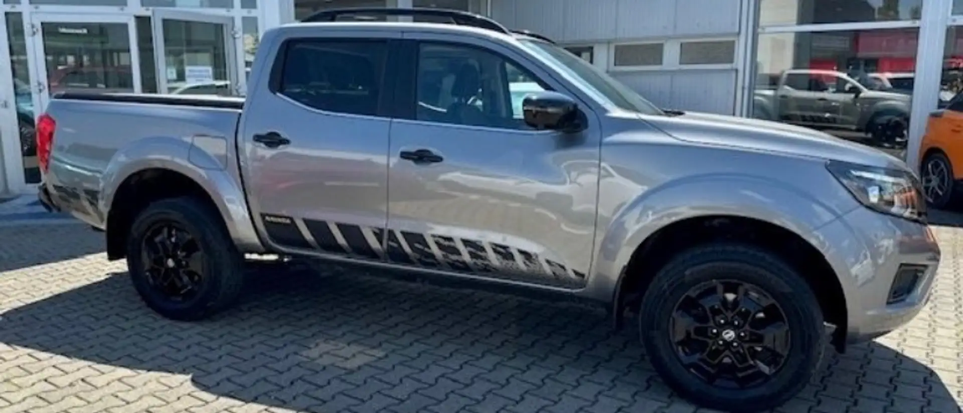 Nissan Navara N-Guard DC 4x4 Autm. - 2