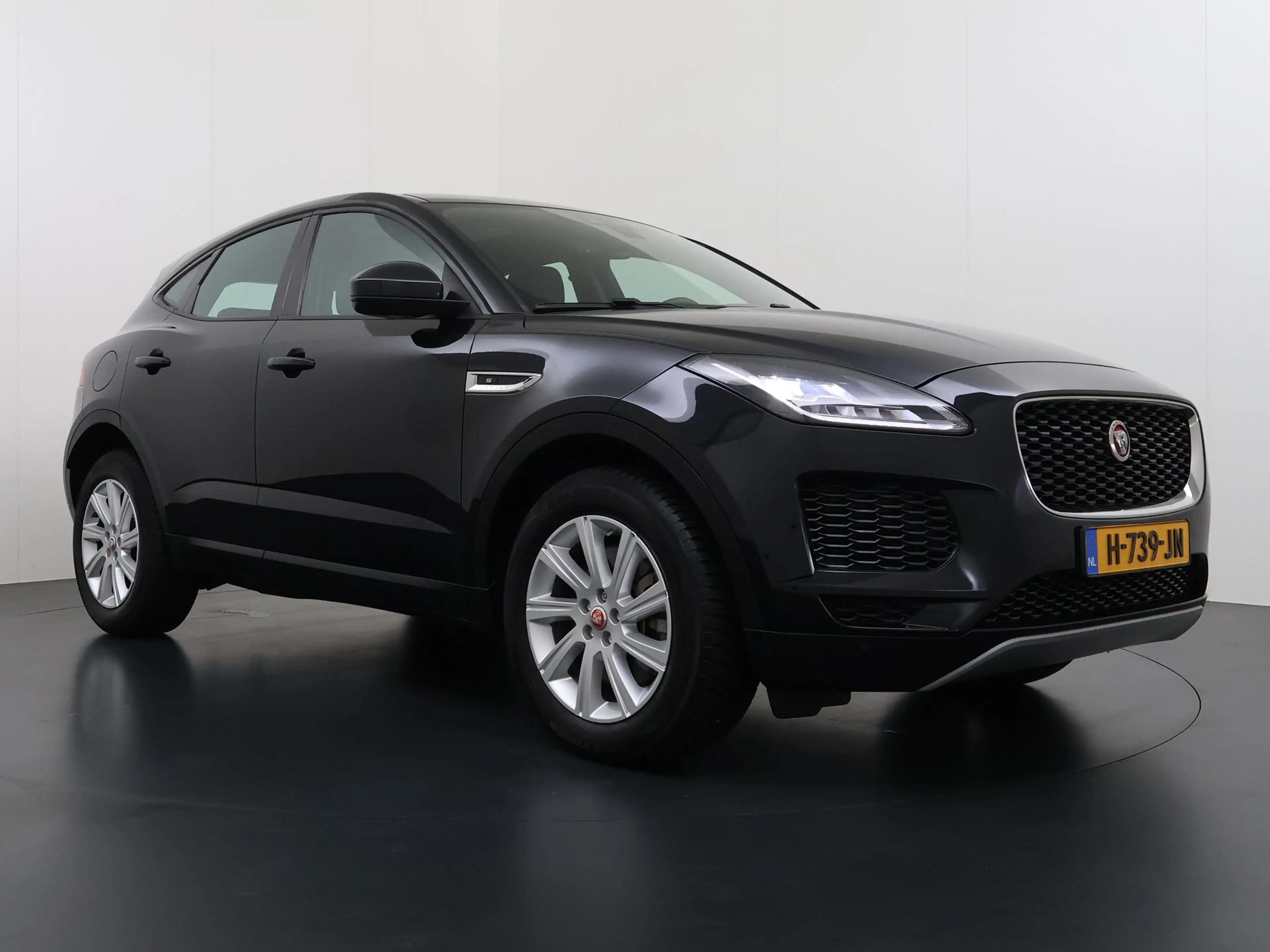 Jaguar E-Pace 2.0 P200 AWD R-Dynamic VAN: 31.900,- VOOR 29.877,- — photo 3