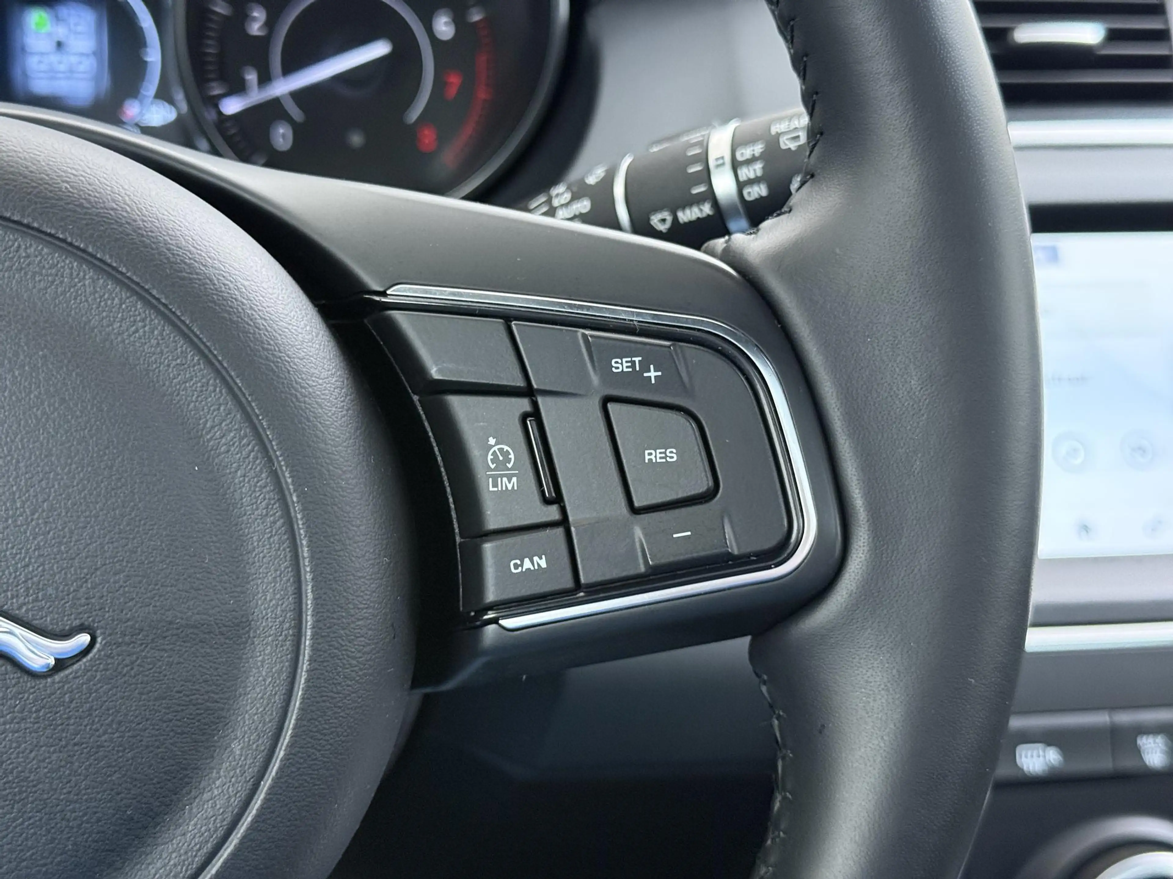 Jaguar E-Pace 2.0 P200 AWD R-Dynamic VAN: 31.900,- VOOR 29.877,- — photo 33