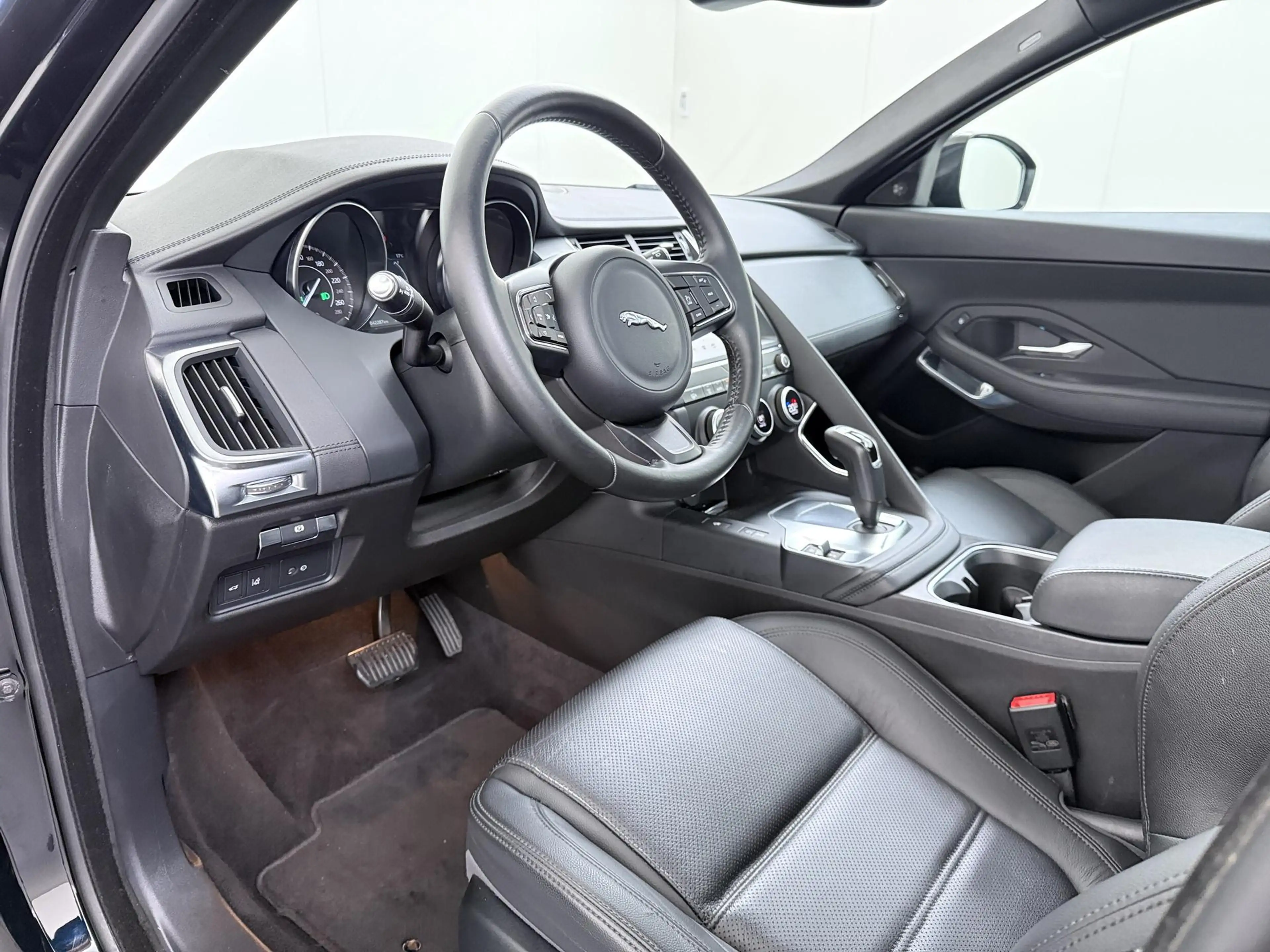 Jaguar E-Pace 2.0 P200 AWD R-Dynamic VAN: 31.900,- VOOR 29.877,- — photo 19