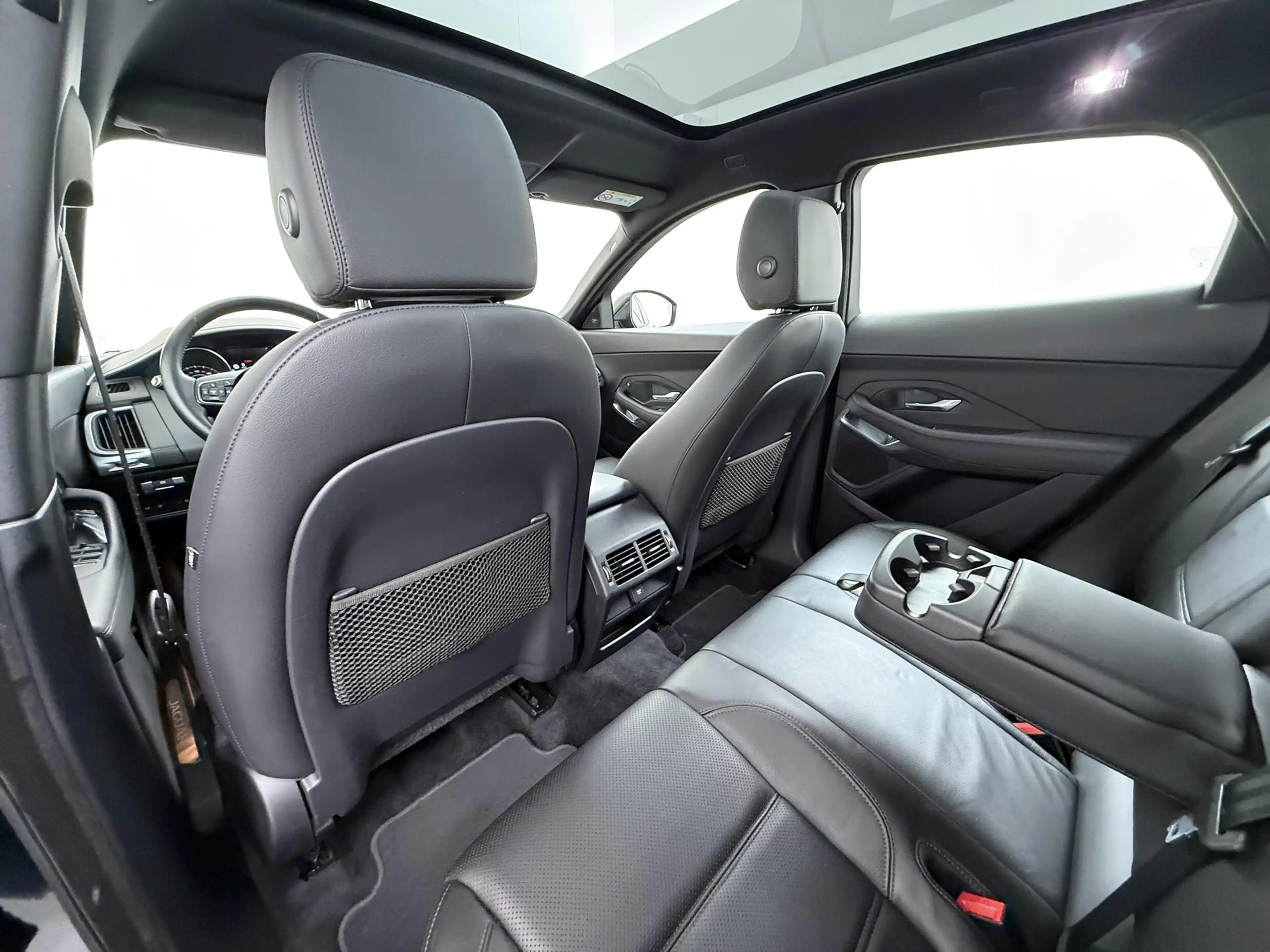 Jaguar E-Pace 2.0 P200 AWD R-Dynamic VAN: 31.900,- VOOR 29.877,- — photo 24