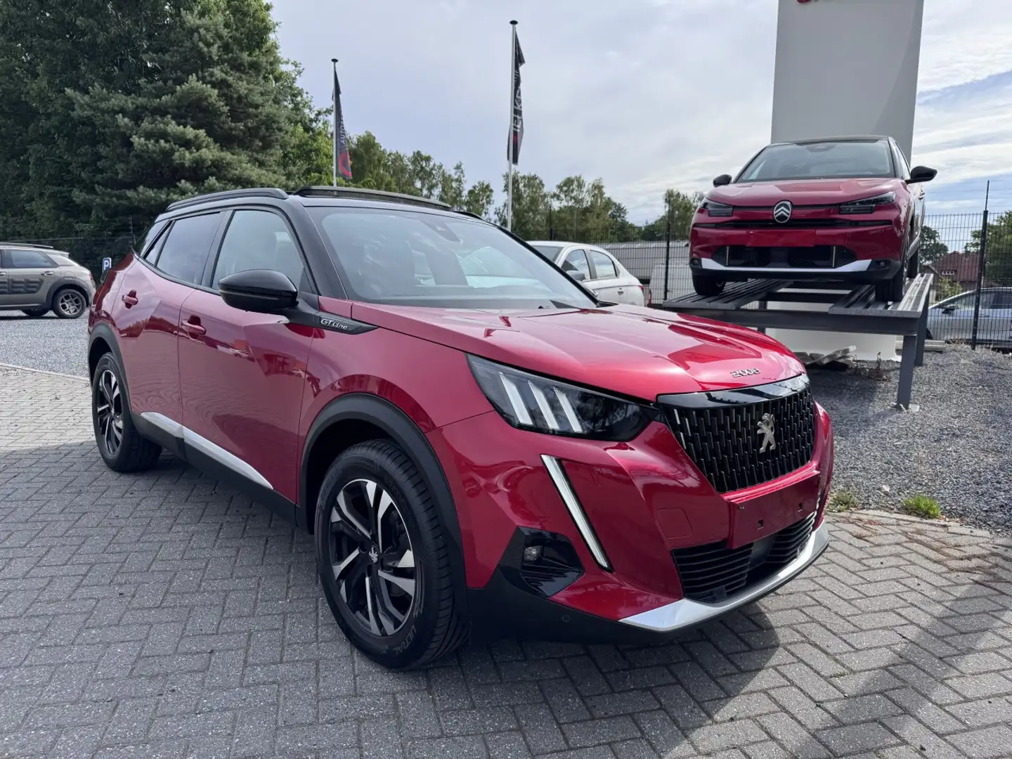 Peugeot 2008 1.2 TURBO 130 EAT8 GT Rood - 2