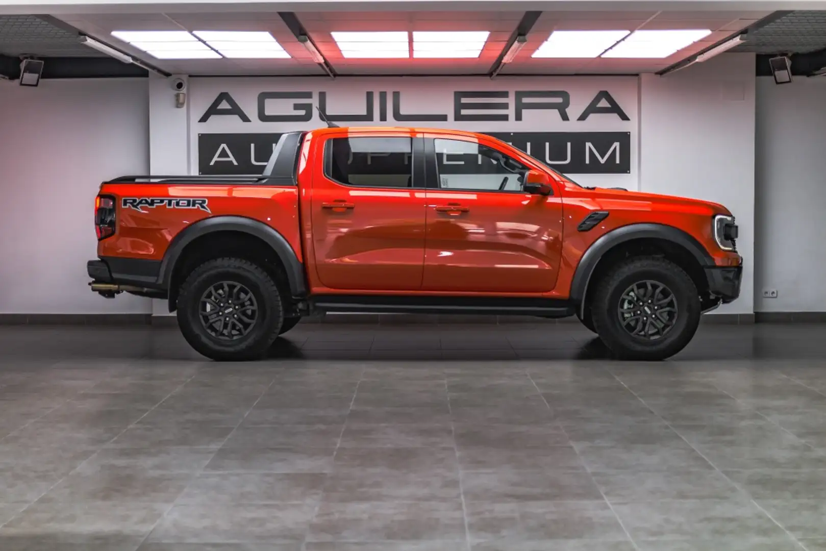 Ford Ranger Doble Cabina 3.0 EcoBoost V6 S&S Raptor Aut Naranja - 2