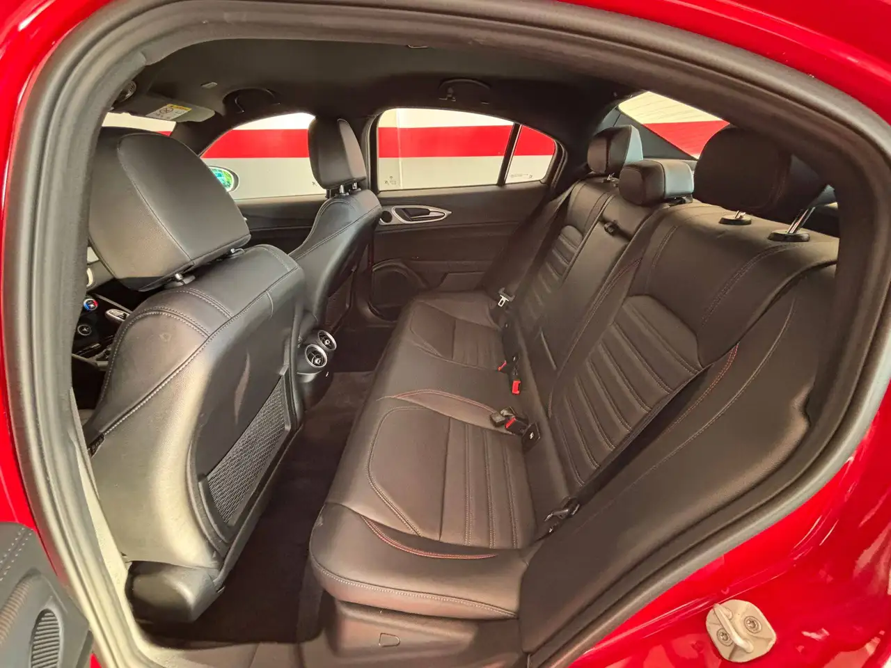 Alfa Romeo Giulia 2023 — фото 12