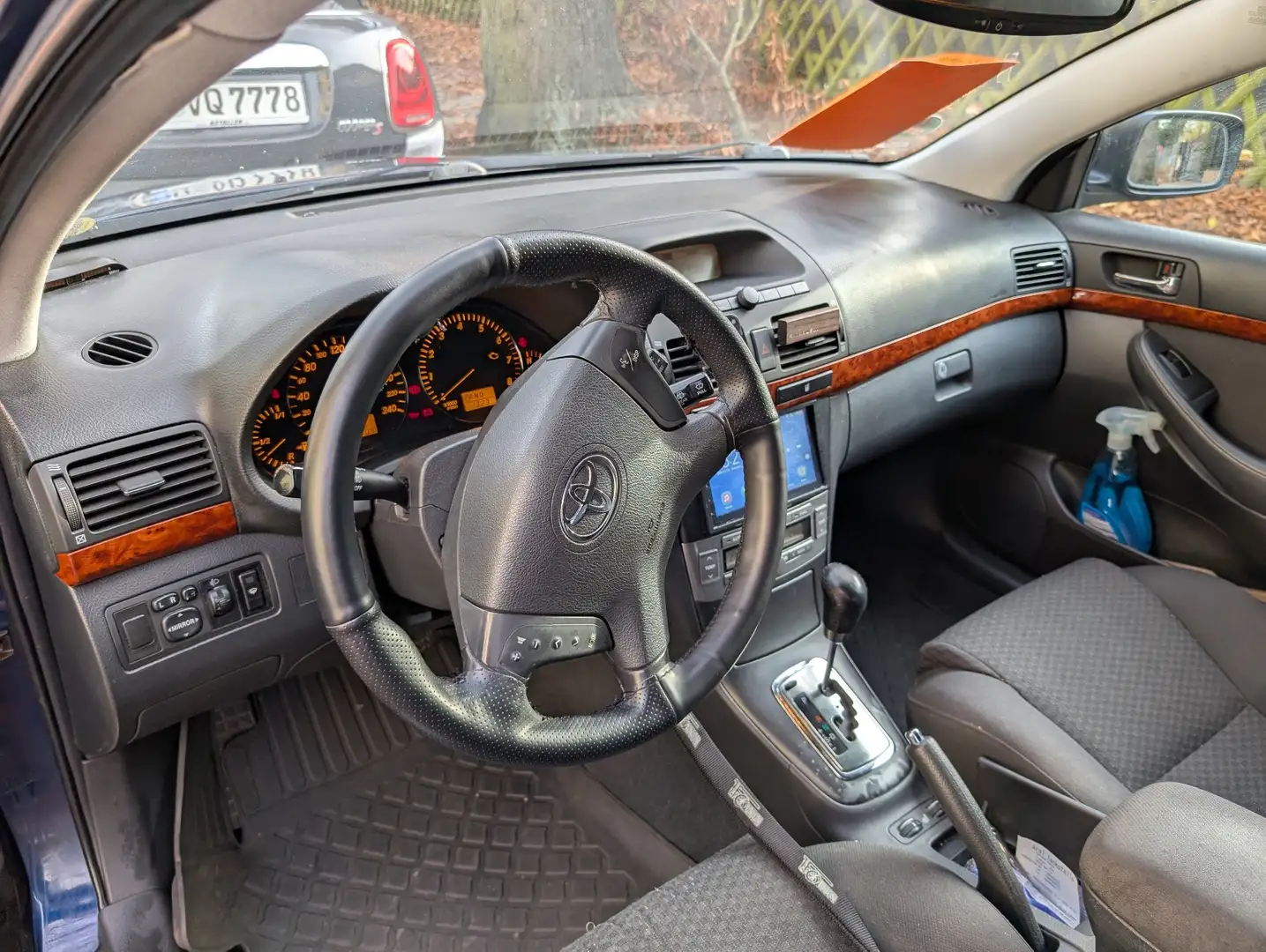 Toyota Avensis 2.0 Executive Liftback Niebieski - 2