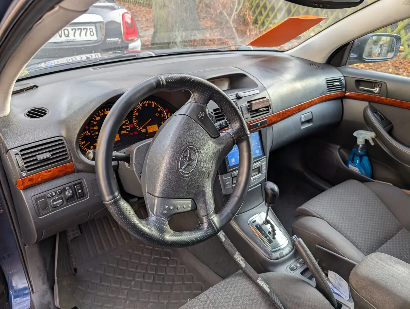 Toyota Avensis 2.0 Executive Liftback Niebieski - 1