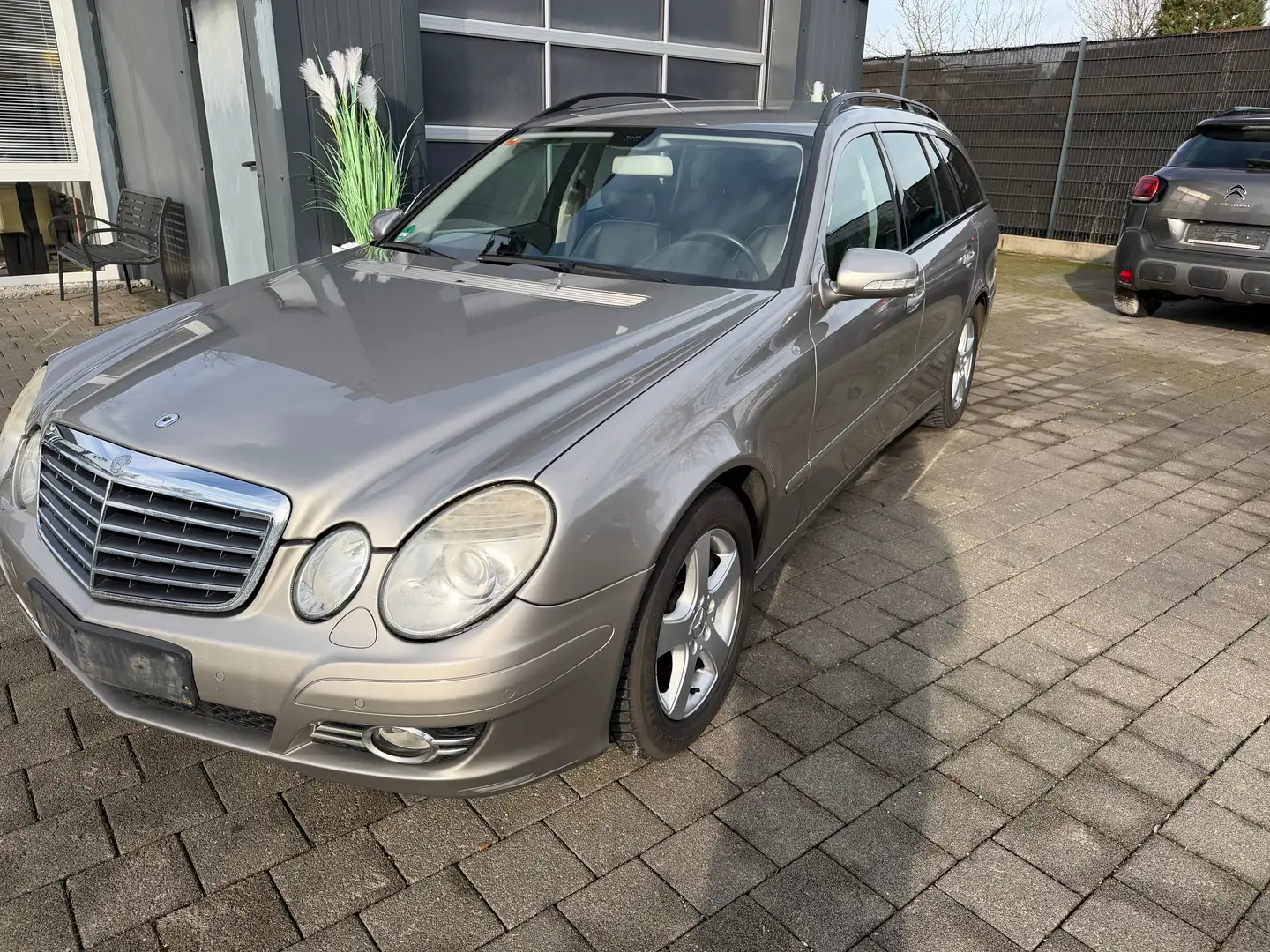 Mercedes-Benz E 200 E 200 T Kompressor (211.241) Grau - 1
