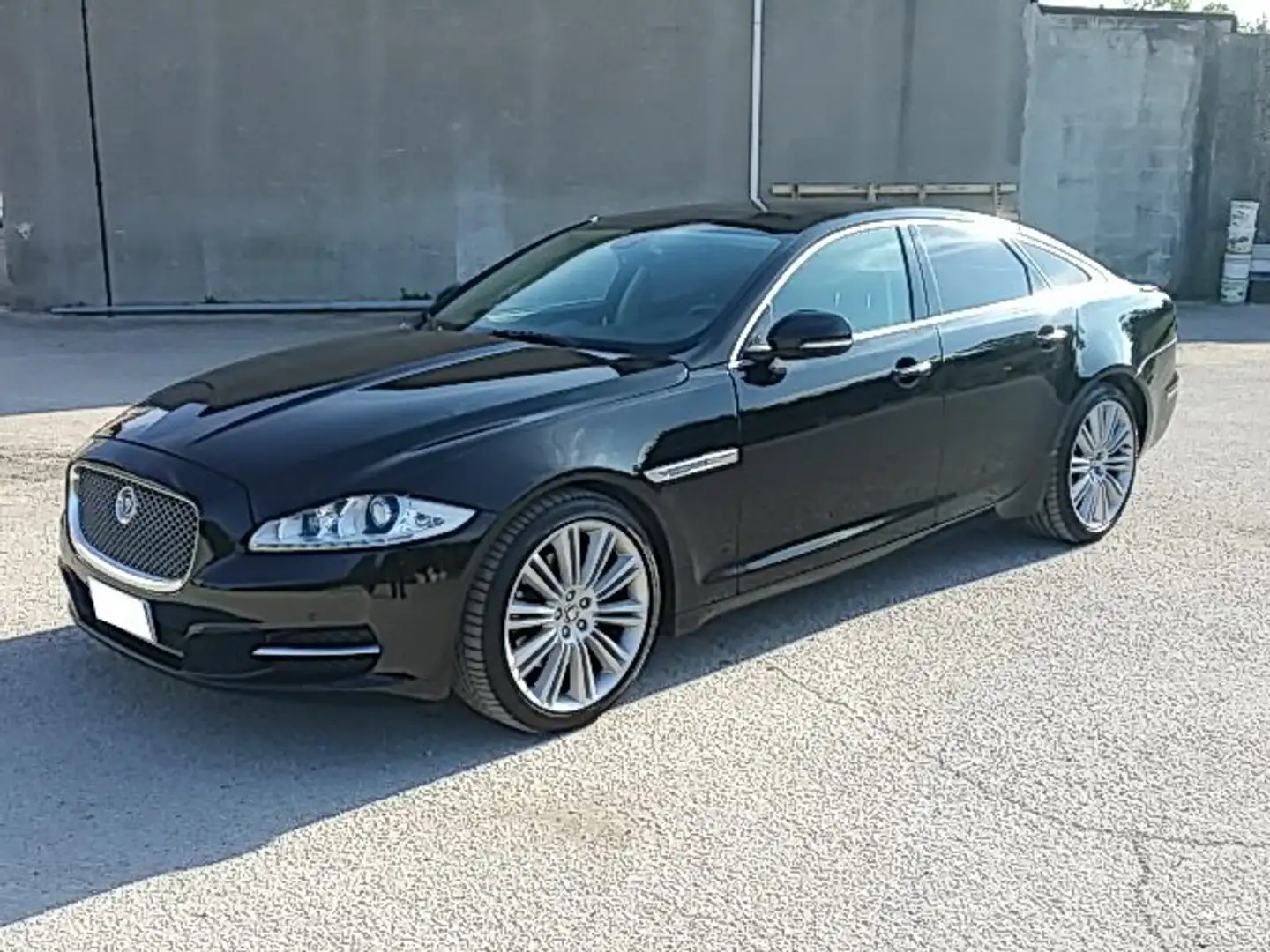 Jaguar XJ XJ IX 2010 3.0d V6 Portfolio auto Noir - 2