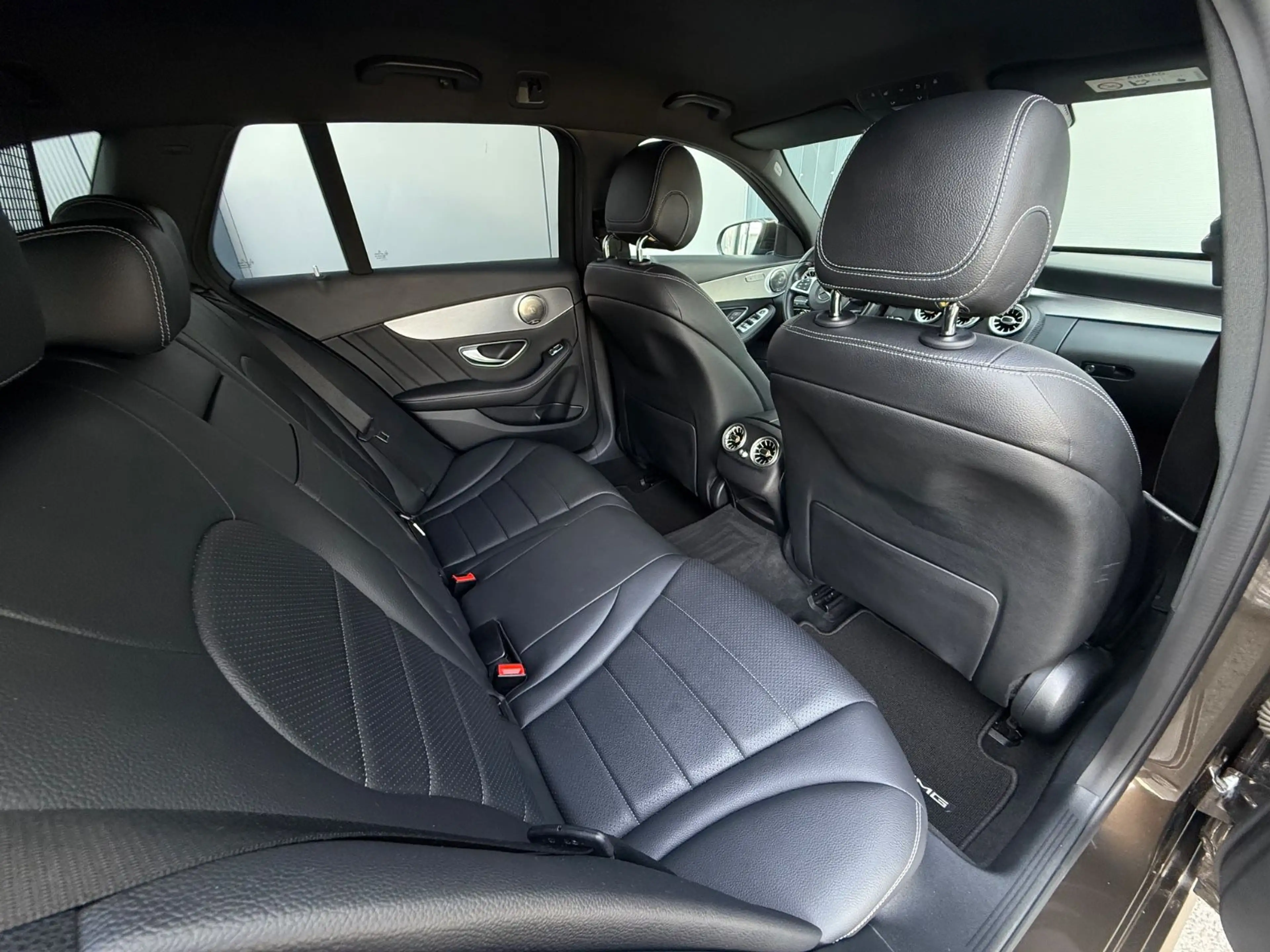 Mercedes-Benz C 180 CGI*AMG*LED*HEADUP*TOTWINKEL*CARPLAY*LEDER* — photo 15