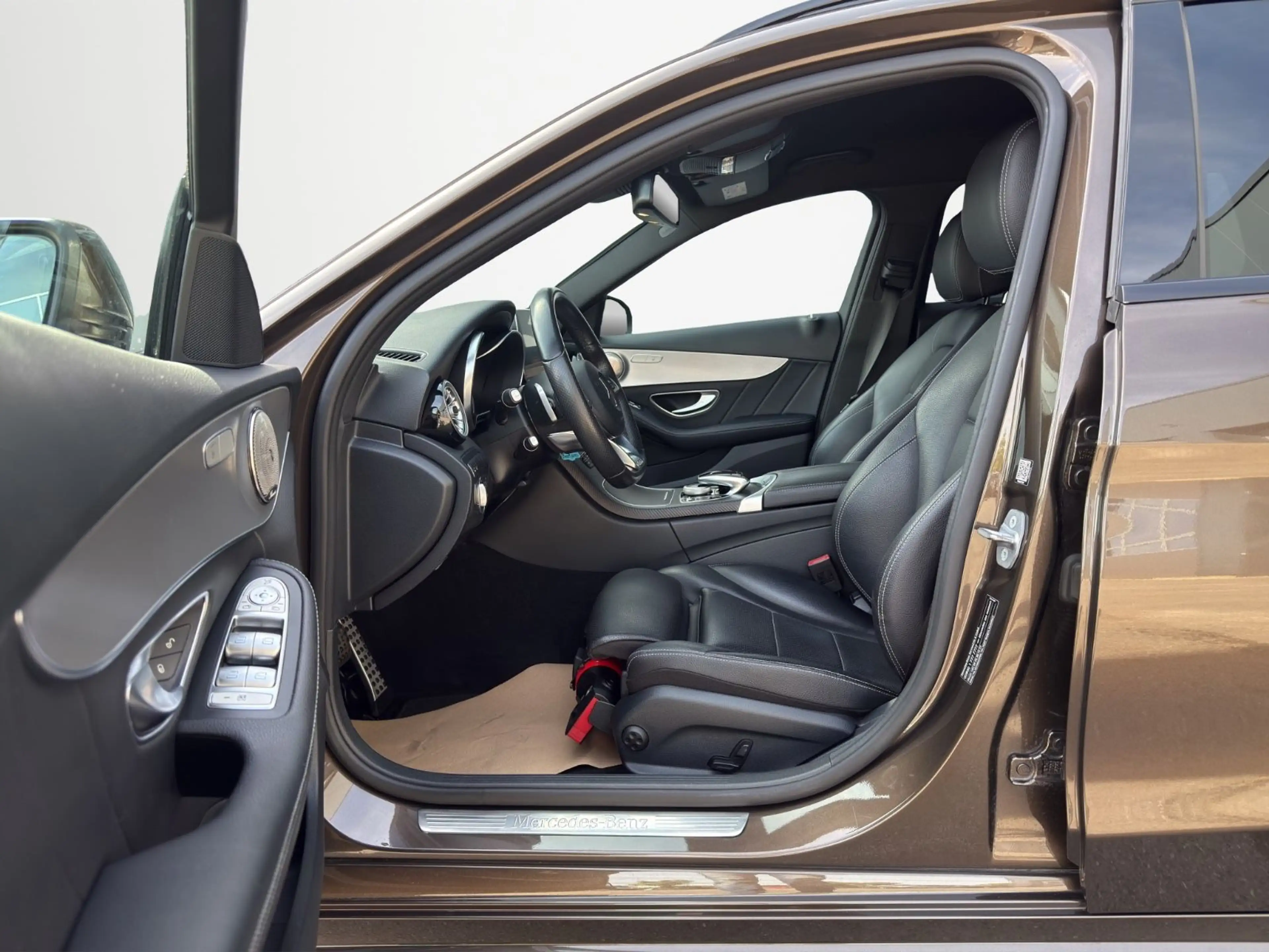 Mercedes-Benz C 180 CGI*AMG*LED*HEADUP*TOTWINKEL*CARPLAY*LEDER* — photo 11
