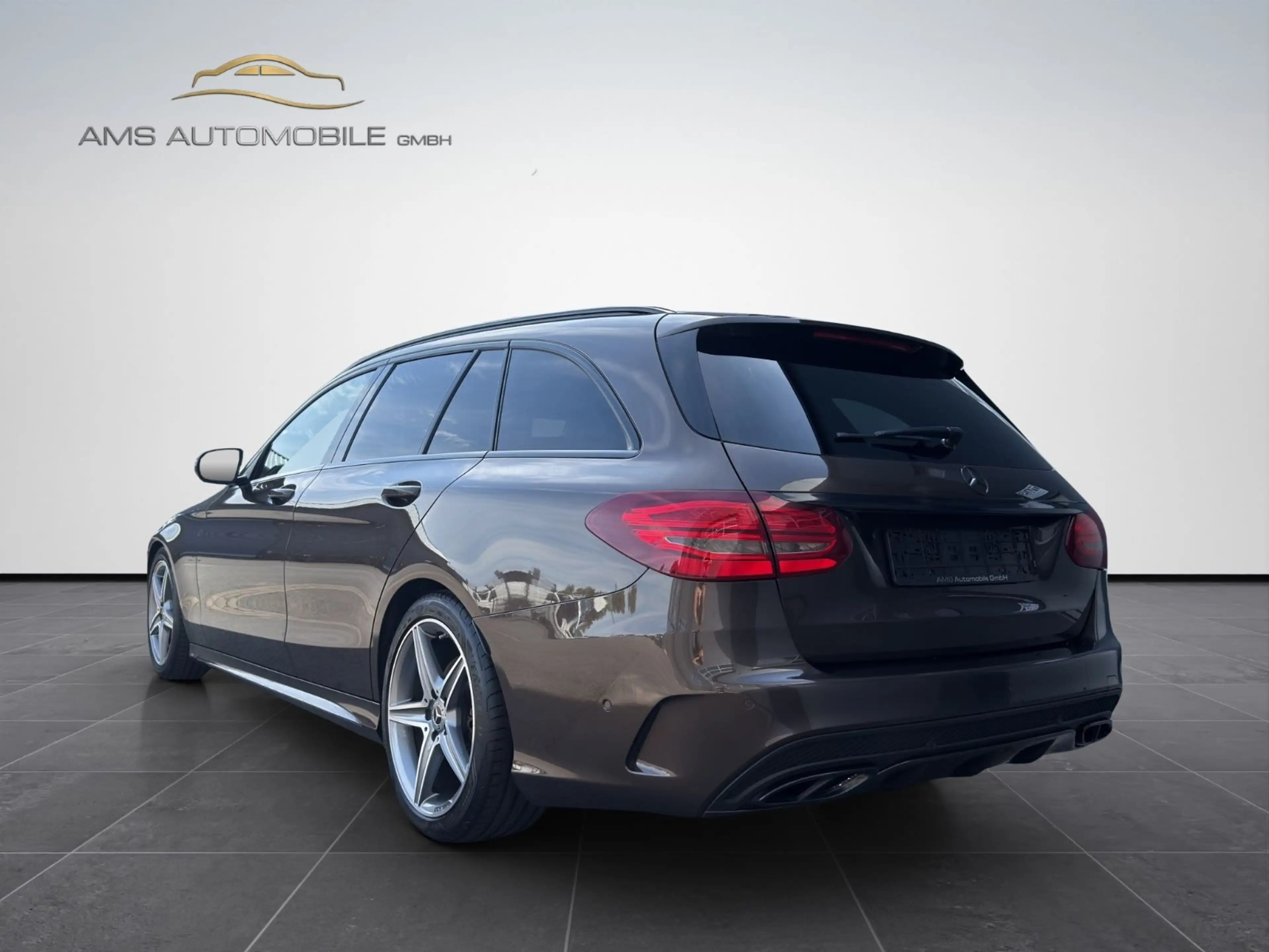 Mercedes-Benz C 180 CGI*AMG*LED*HEADUP*TOTWINKEL*CARPLAY*LEDER* — photo 4