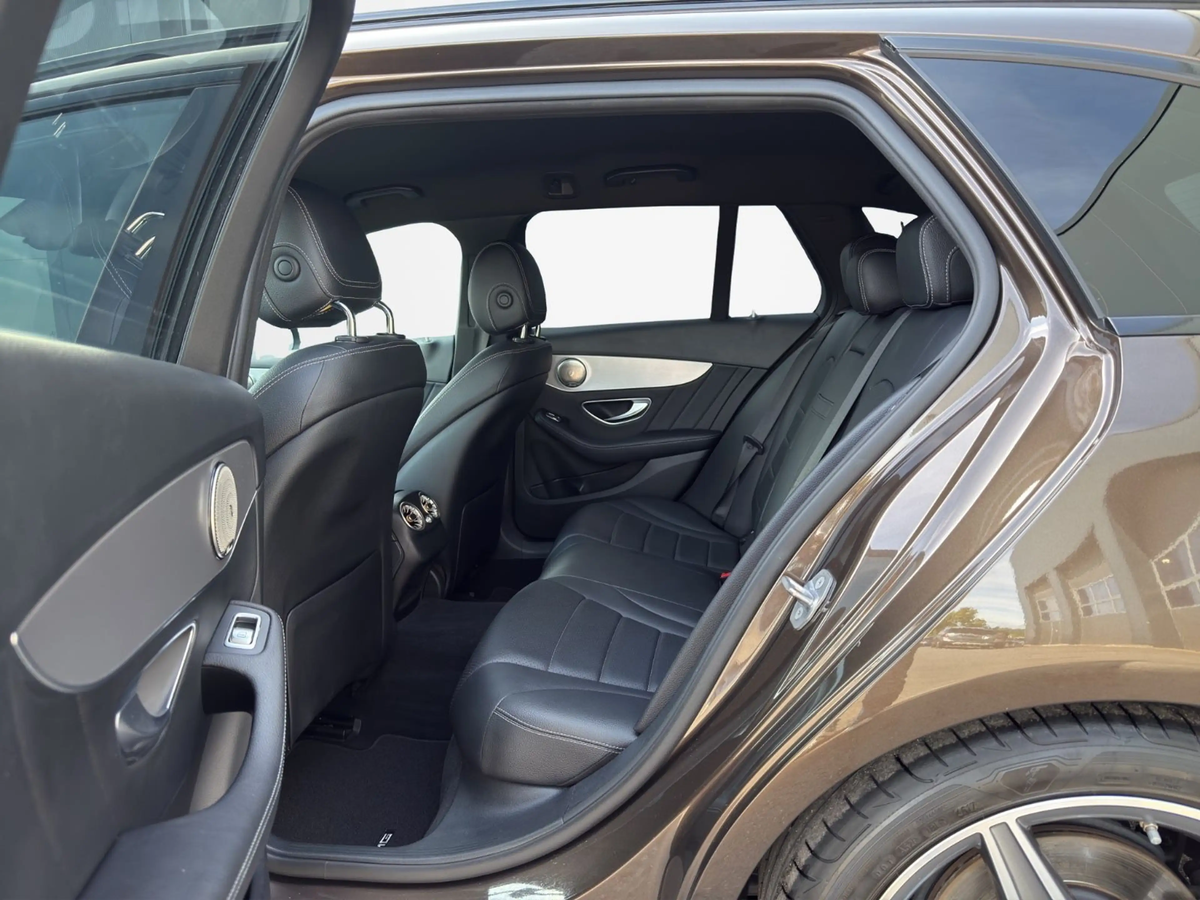 Mercedes-Benz C 180 CGI*AMG*LED*HEADUP*TOTWINKEL*CARPLAY*LEDER* — photo 13