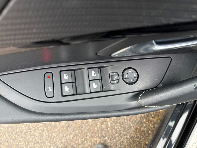 Peugeot 208 GT Elektro 136PS PANO NAVI KAM Klimaauto. — photo 14