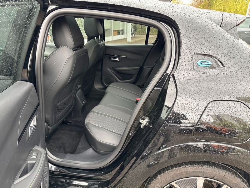 Peugeot 208 GT Elektro 136PS PANO NAVI KAM Klimaauto. — photo 11