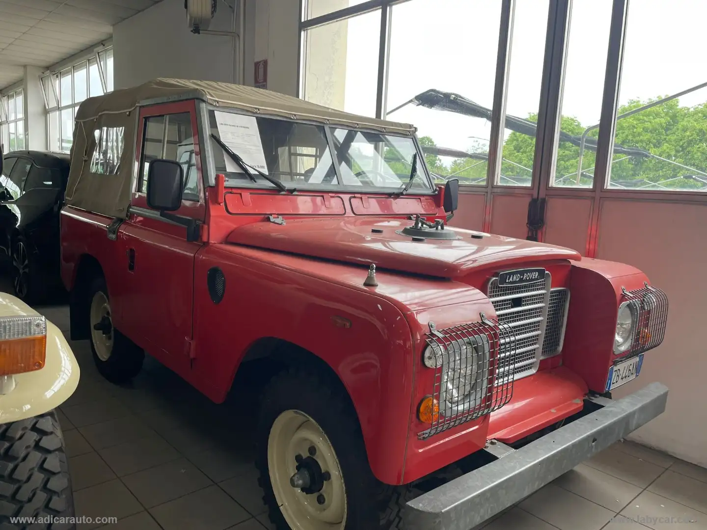 Land Rover Defender 88 D 366 Roşu - 1