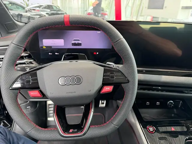 Audi RS5 view 4